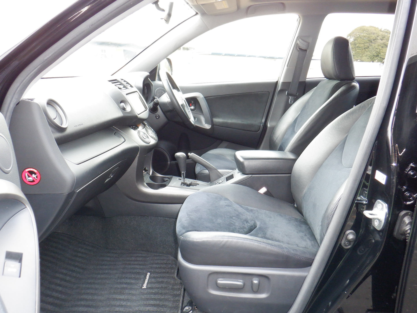 838	TOYOTA	VANGUARD 240S G PACKAGE 2009 / Milage: 23,800 Km