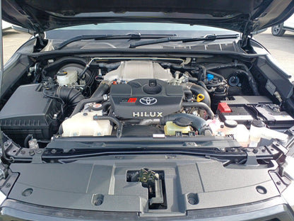 880 TOYOTA HILUX 4WD Z 2020 brand new tires, very low milage