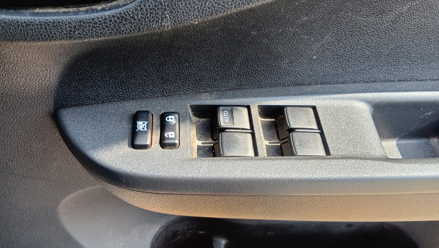 875 TOYOTA RACTIS X 2014