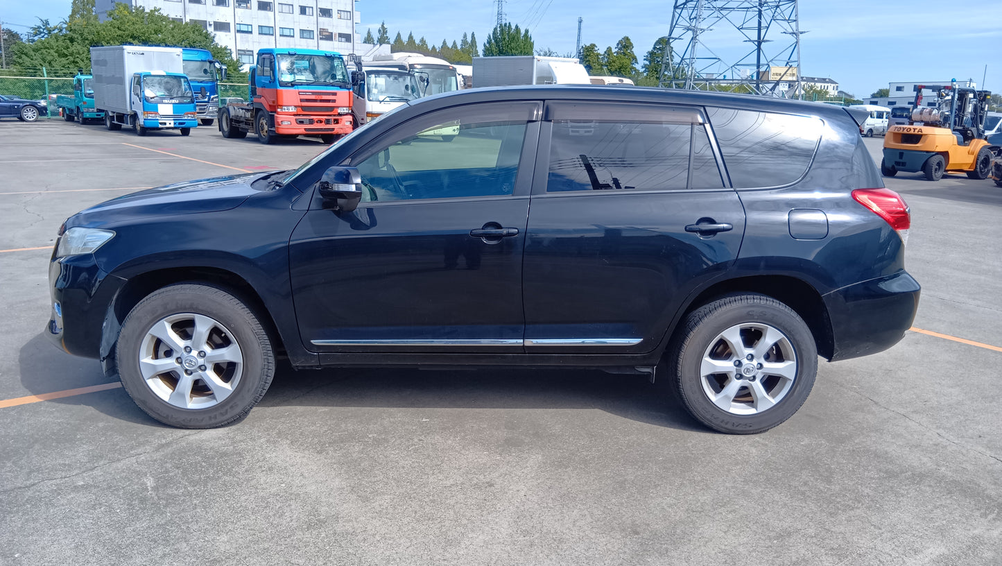 893. TOYOTA VANGUARD 240S 2011
