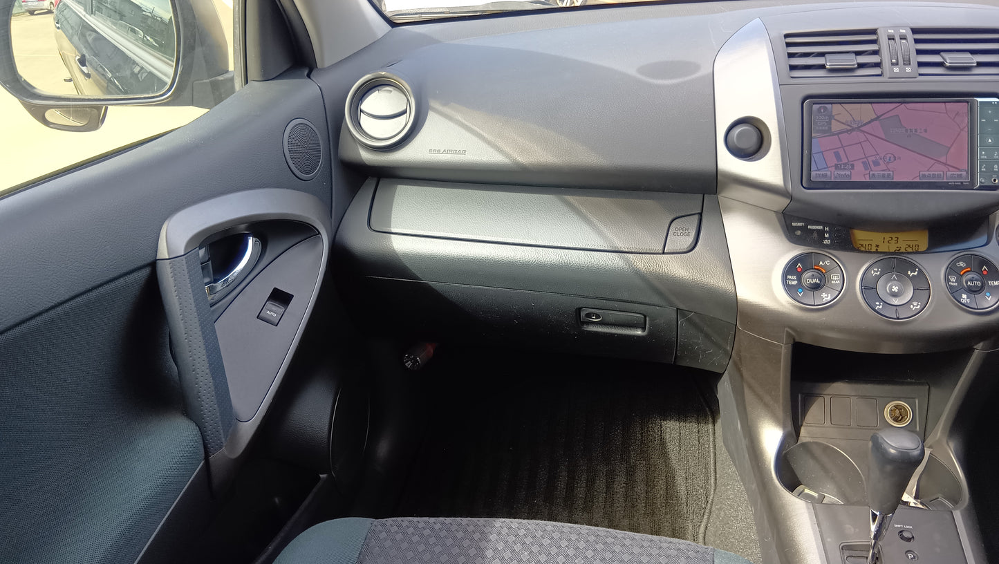 893. TOYOTA VANGUARD 240S 2011
