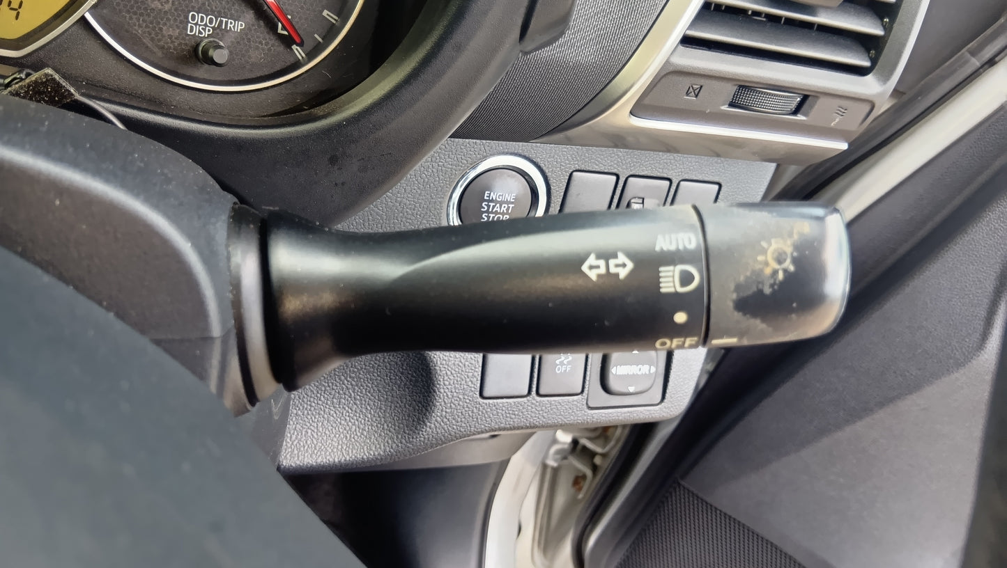 1032 TOYOTA RACTIS G 2012