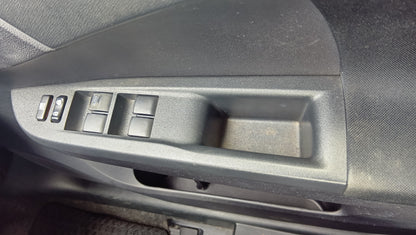 1032 TOYOTA RACTIS G 2012