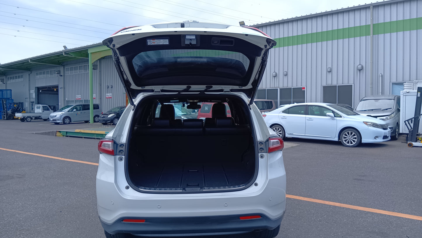 1033. HARRIER PREMIUM 2018 Mileage: 34,272 Km