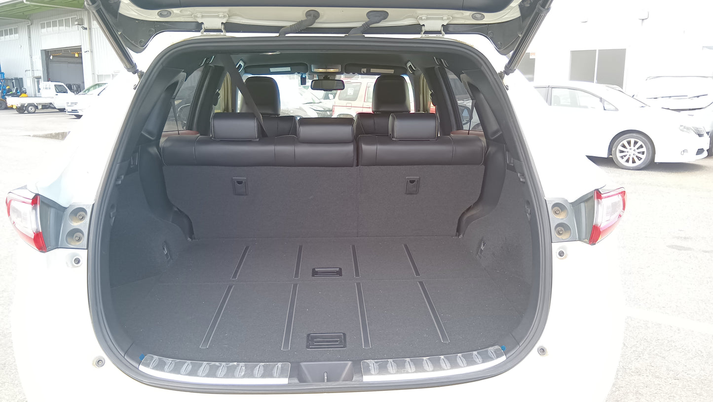 1033. HARRIER PREMIUM 2018 Mileage: 34,272 Km