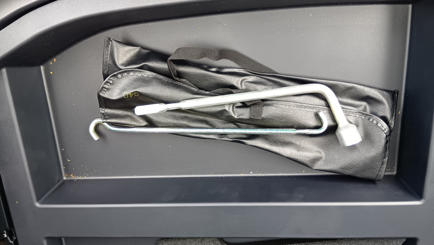 1033. HARRIER PREMIUM 2018 Mileage: 34,272 Km