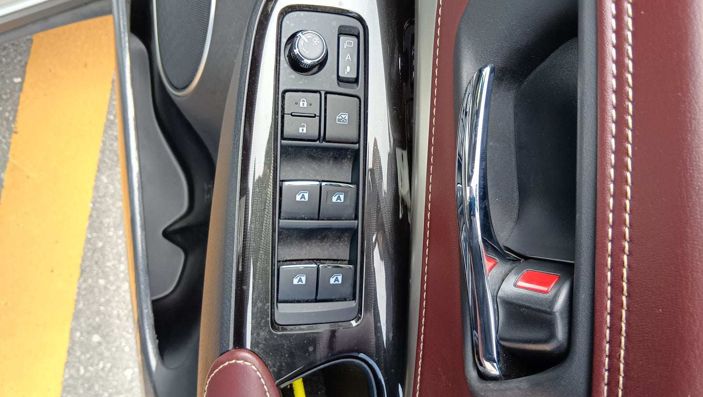 1033. HARRIER PREMIUM 2018 Mileage: 34,272 Km