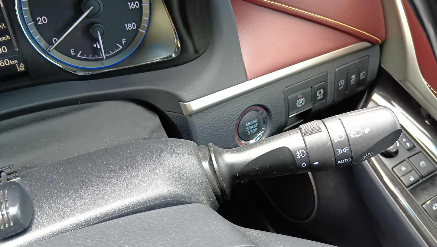 1033. HARRIER PREMIUM 2018 Mileage: 34,272 Km