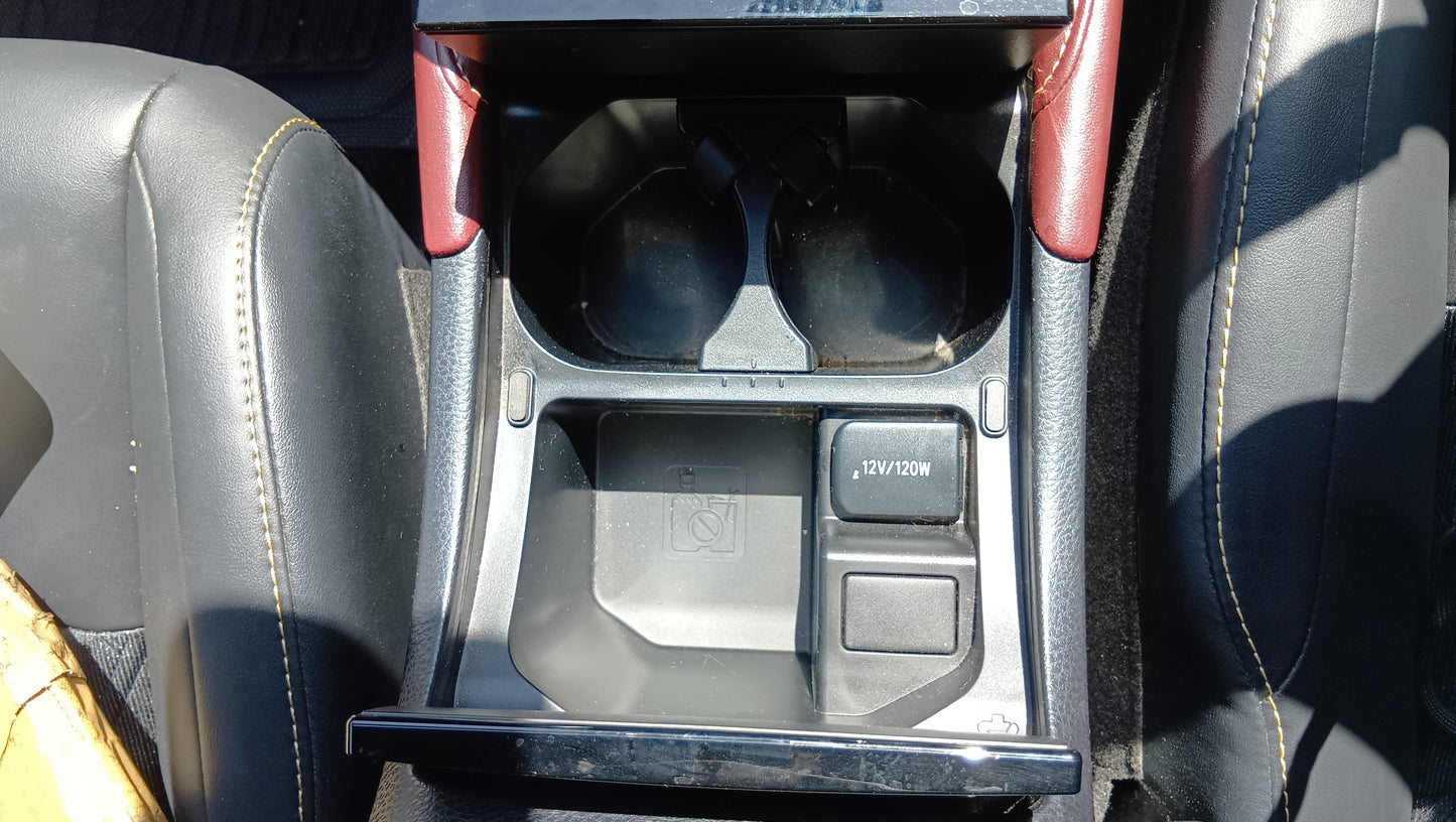 1033. HARRIER PREMIUM 2018 Mileage: 34,272 Km