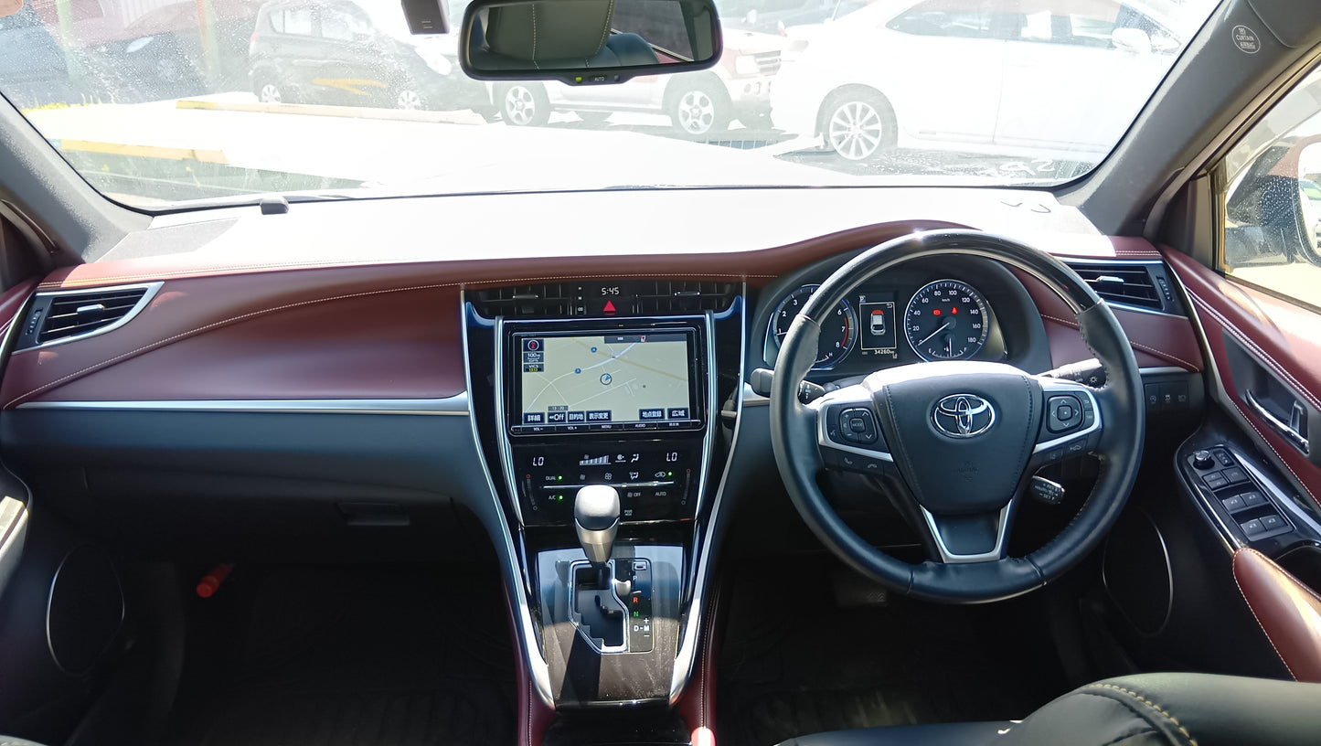 1033. HARRIER PREMIUM 2018 Mileage: 34,272 Km