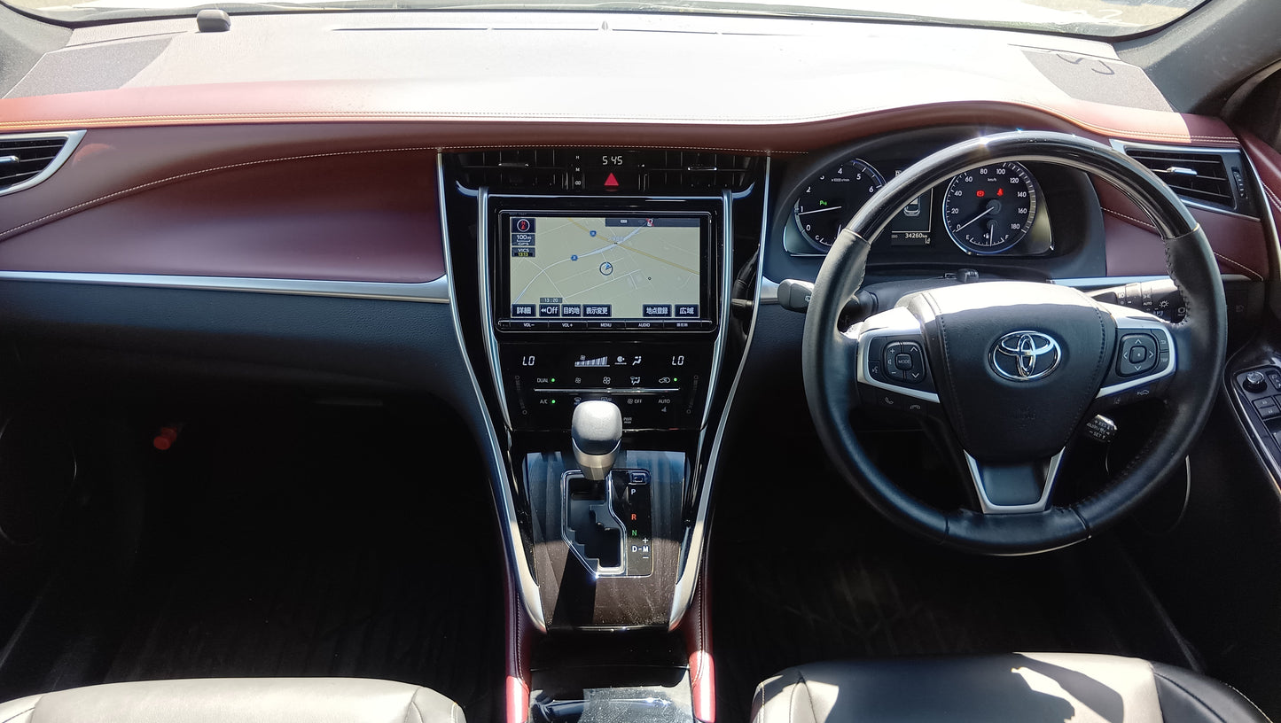 1033. HARRIER PREMIUM 2018 Mileage: 34,272 Km