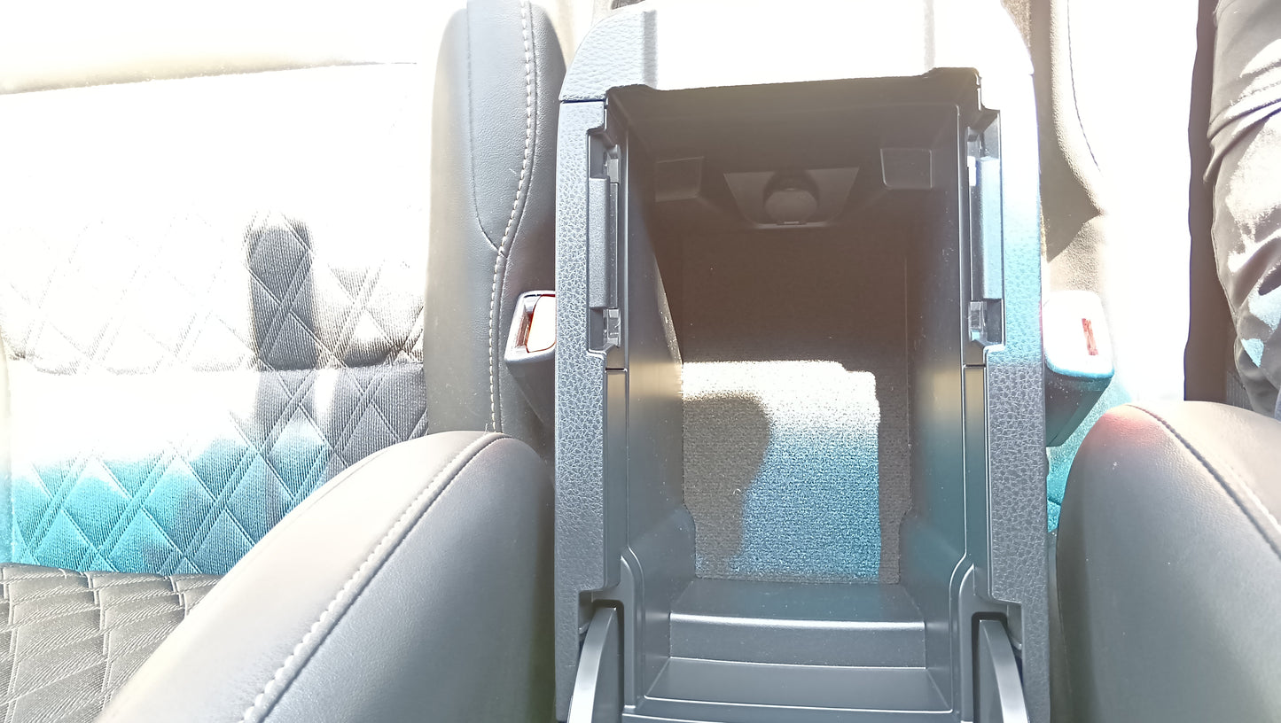 1033. HARRIER PREMIUM 2018 Mileage: 34,272 Km