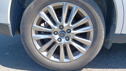 1033. HARRIER PREMIUM 2018 Mileage: 34,272 Km