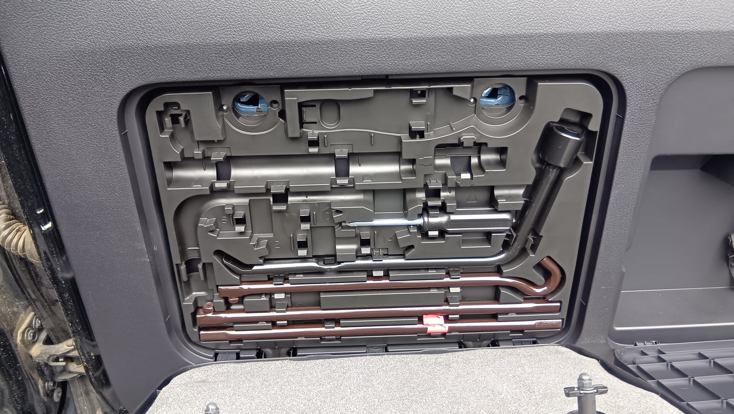 1046. TOYOTA LAND CRUISER PRADO TX