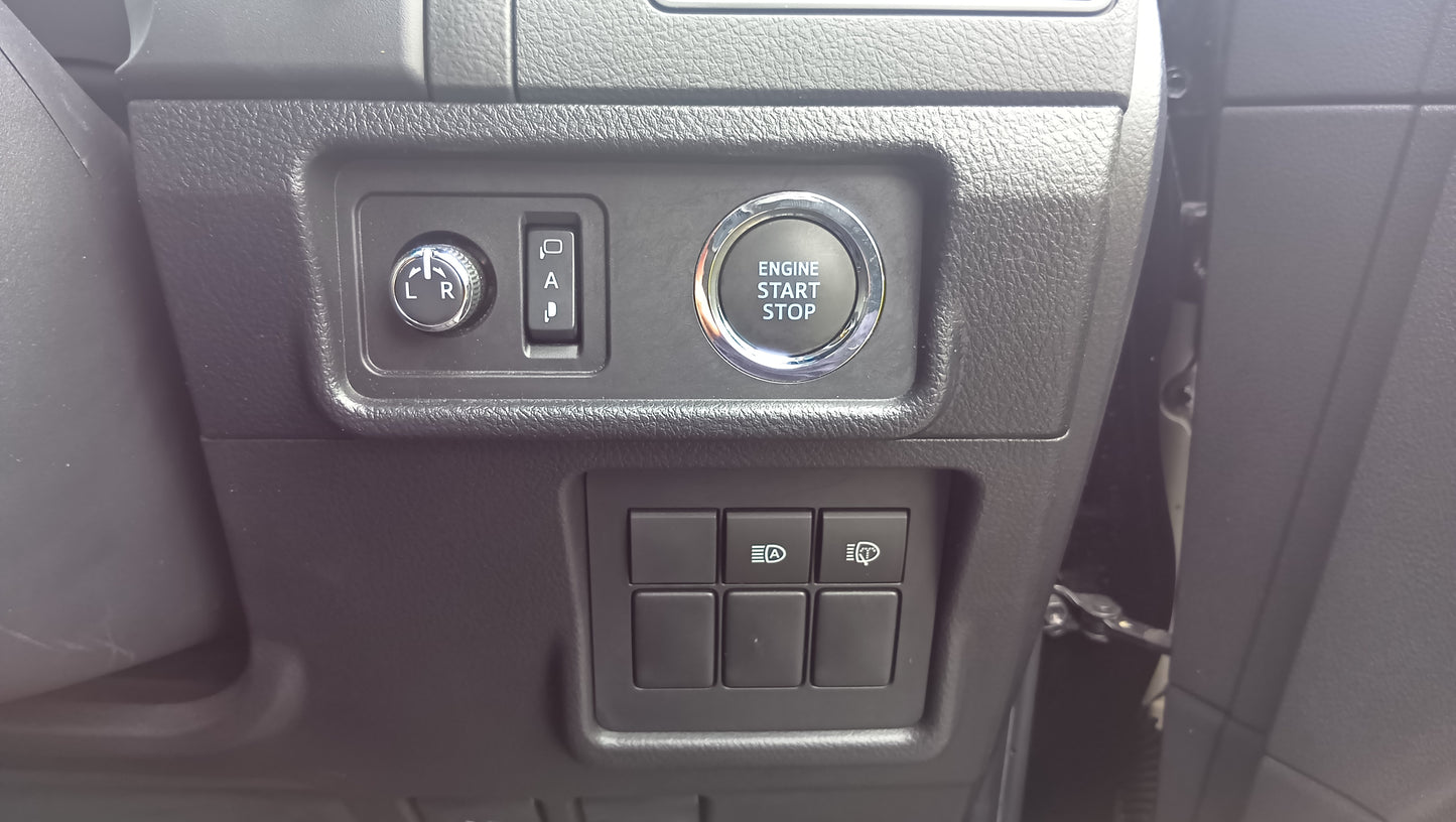 1046. TOYOTA LAND CRUISER PRADO TX