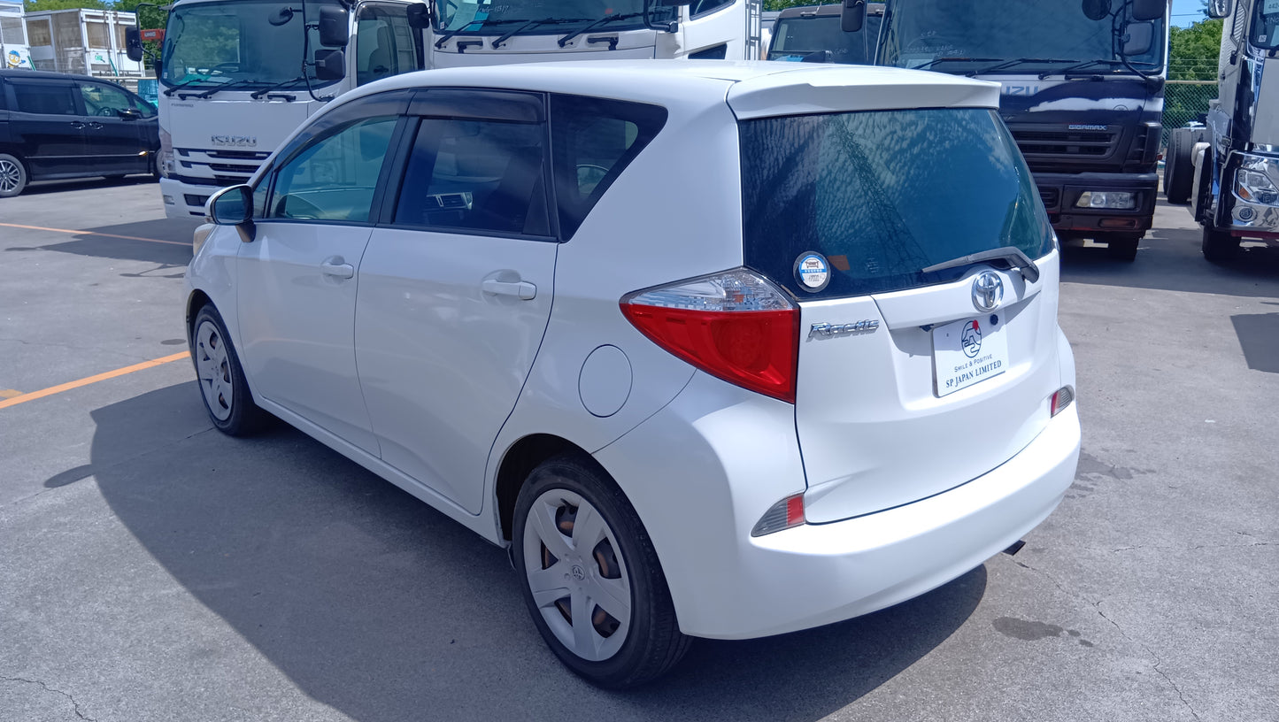1049 TOYOTA RACTIS G 2010