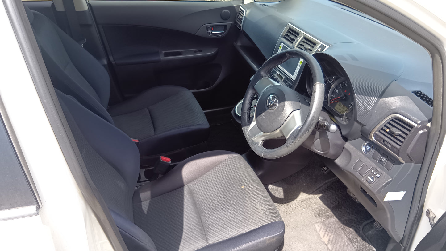 1049 TOYOTA RACTIS G 2010