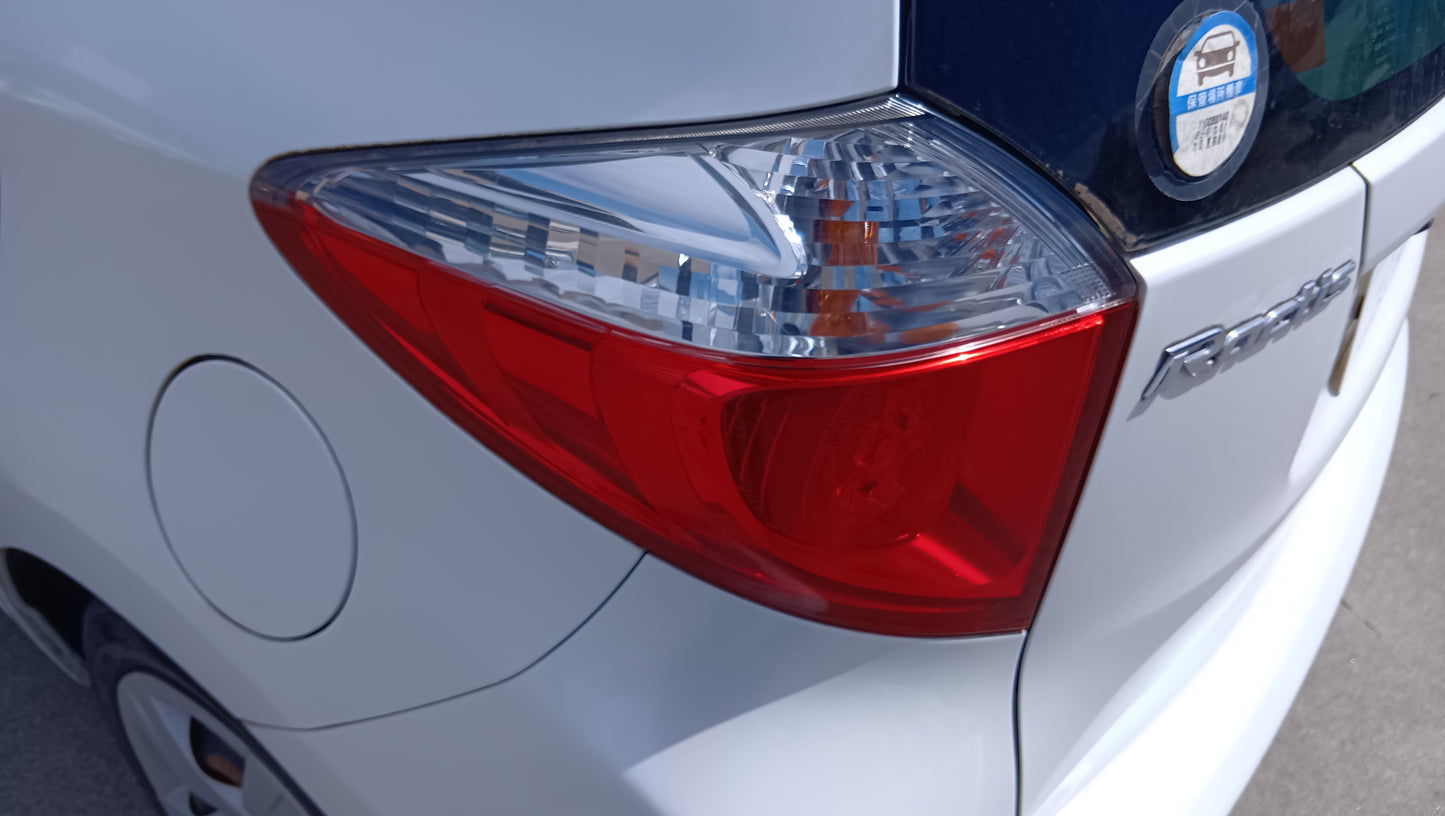1049 TOYOTA RACTIS G 2010