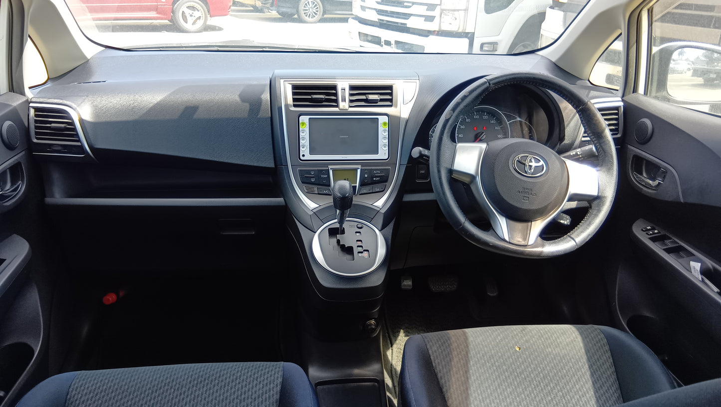 1049 TOYOTA RACTIS G 2010