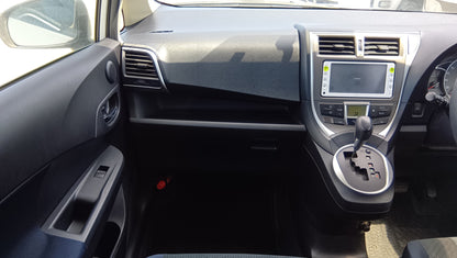1049 TOYOTA RACTIS G 2010
