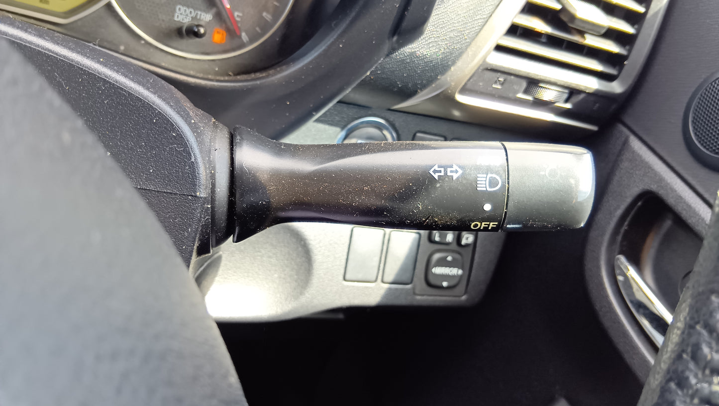 1049 TOYOTA RACTIS G 2010