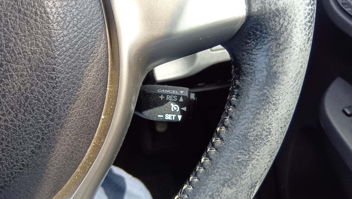 1049 TOYOTA RACTIS G 2010