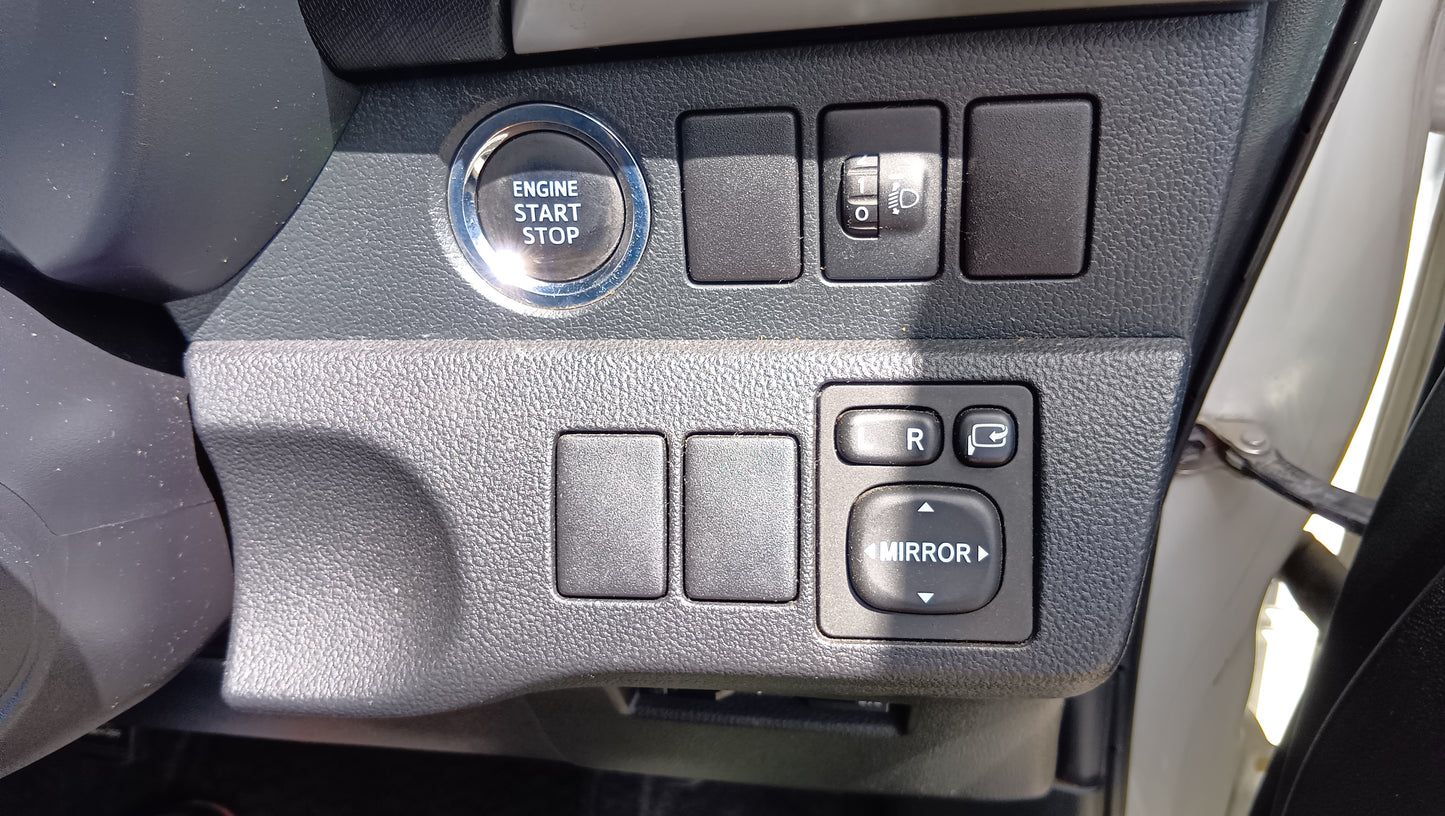 1049 TOYOTA RACTIS G 2010