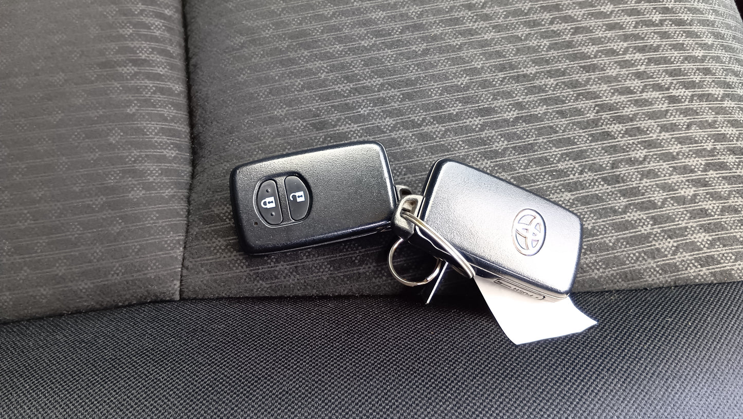 1049 TOYOTA RACTIS G 2010