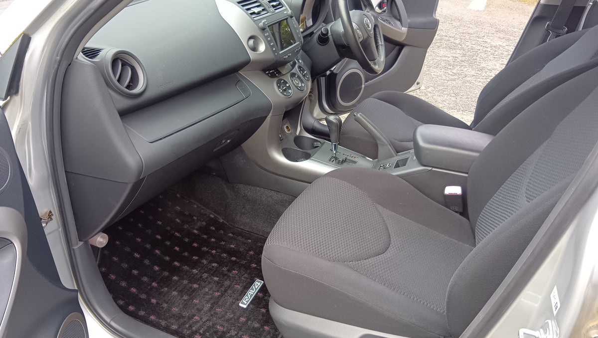 1077. TOYOT RAV4 G 2011