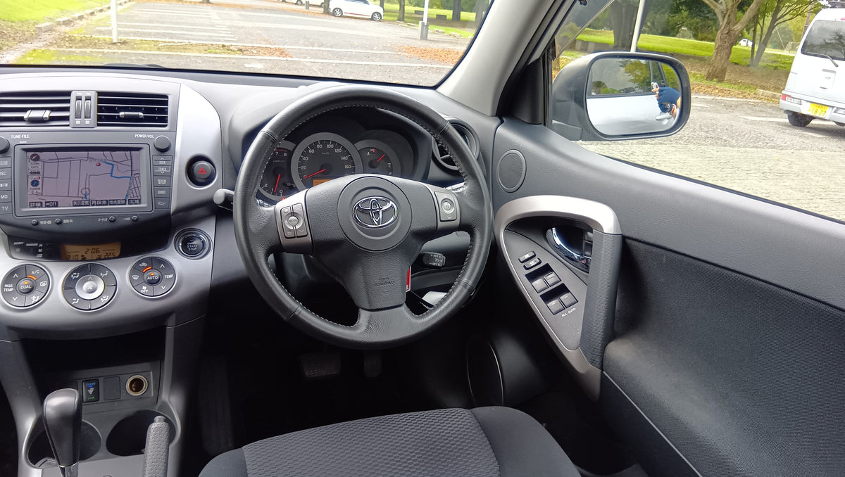1077. TOYOT RAV4 G 2011