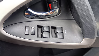 1077. TOYOT RAV4 G 2011