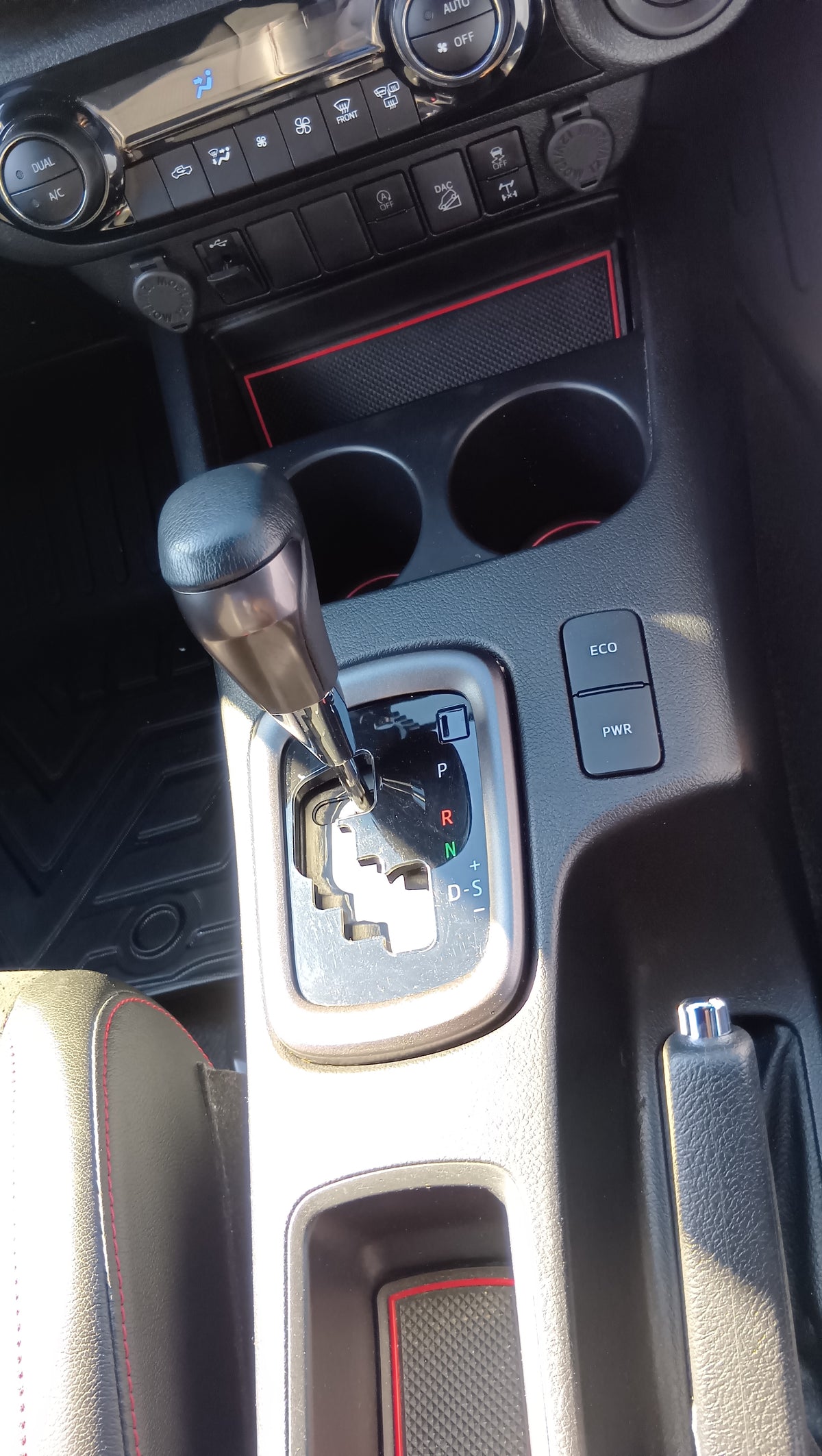 1078. TOYOTA Hilux Z-GR SPORTS 2022