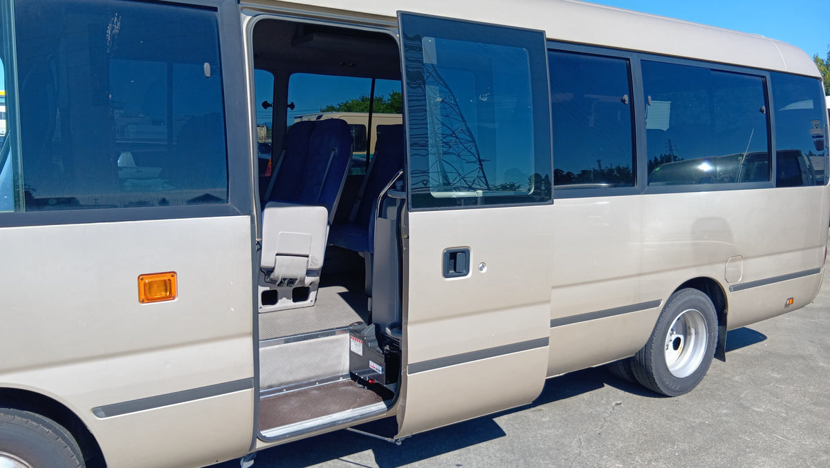 1079. TOYOTA COASTER EX 2015