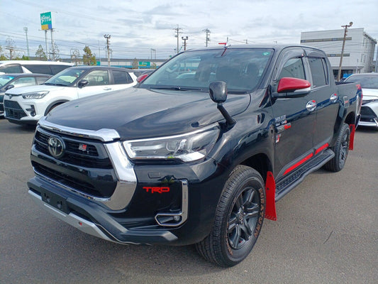 880 TOYOTA HILUX 4WD Z 2020 brand new tires, very low milage