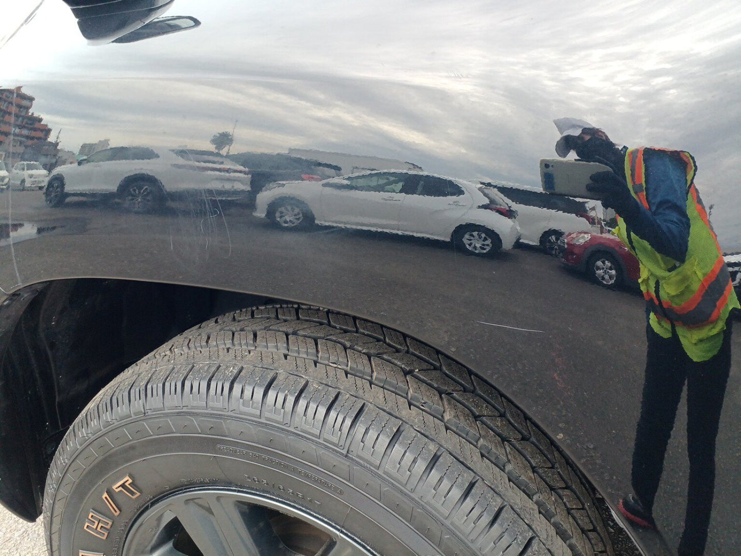 880 TOYOTA HILUX 4WD Z 2020 brand new tires, very low milage