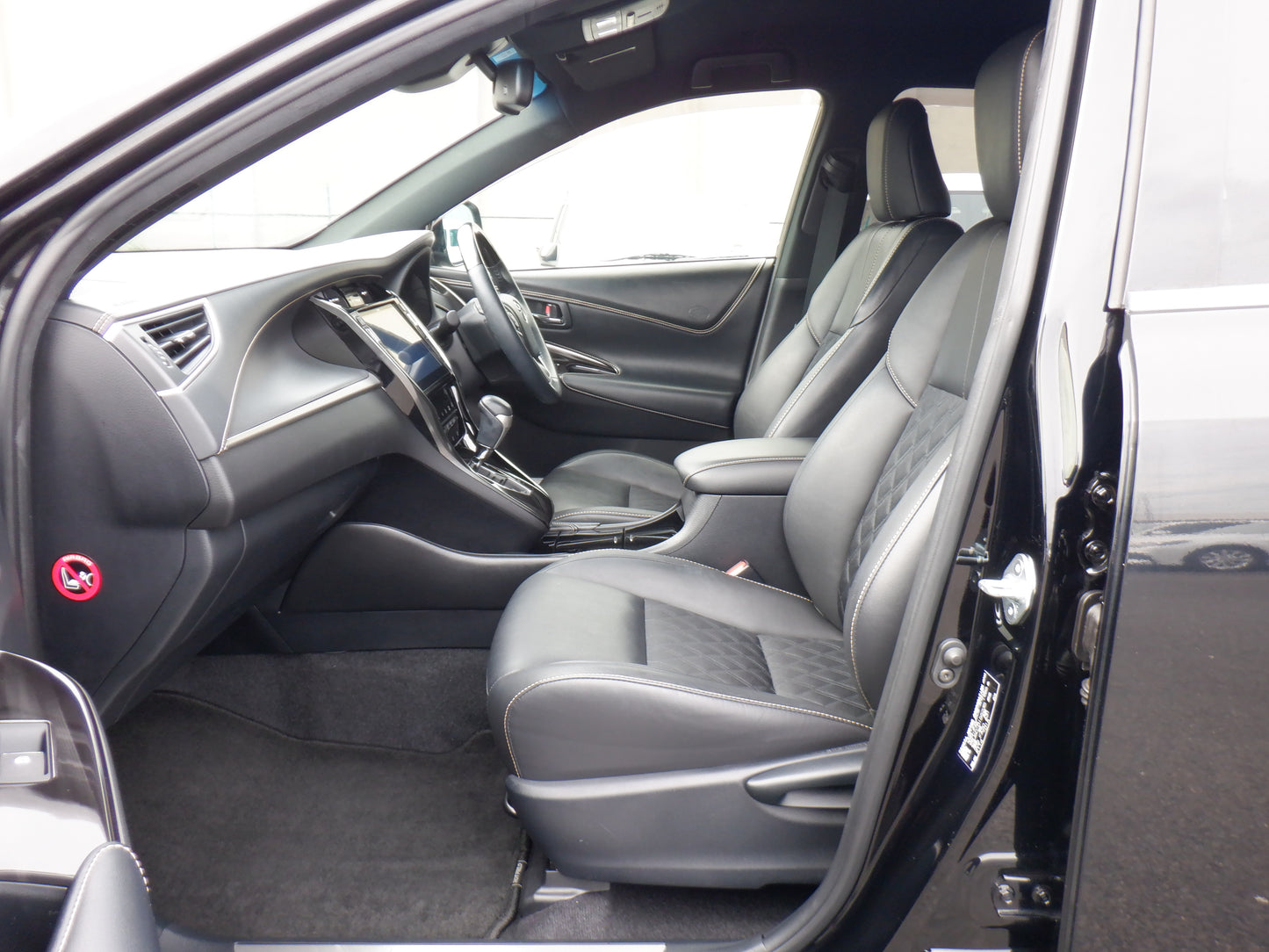 1070 TOYOTA HARRIER PREMIUM 2018 ZSU60-0155235