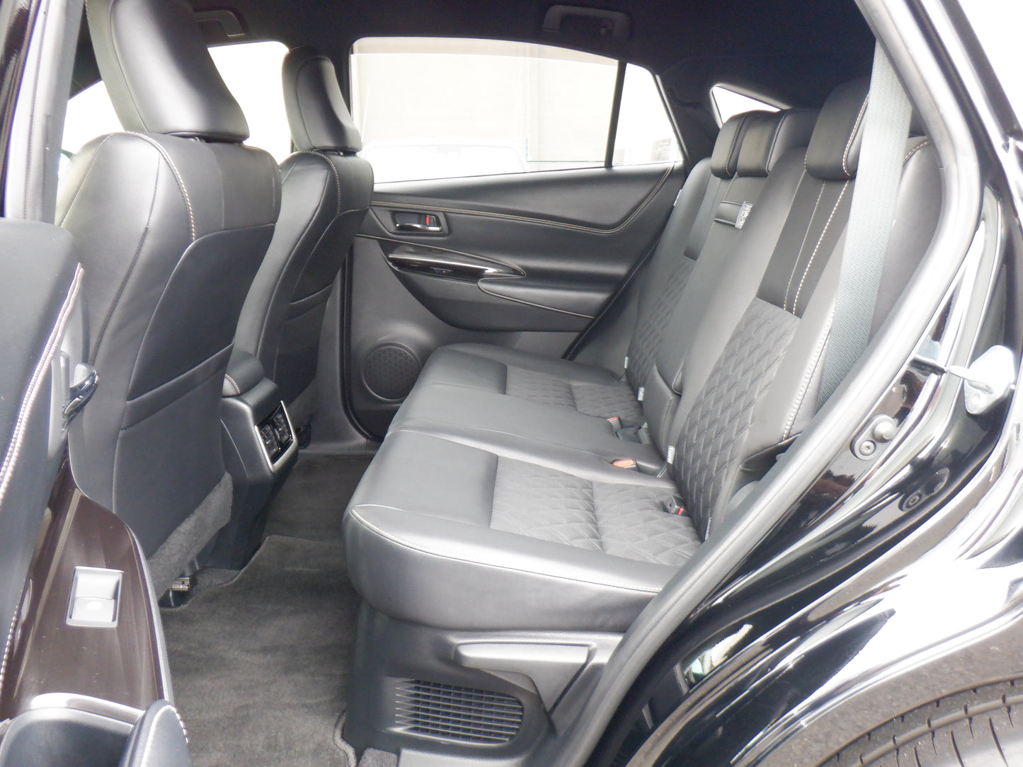 1070 TOYOTA HARRIER PREMIUM 2018 ZSU60-0155235