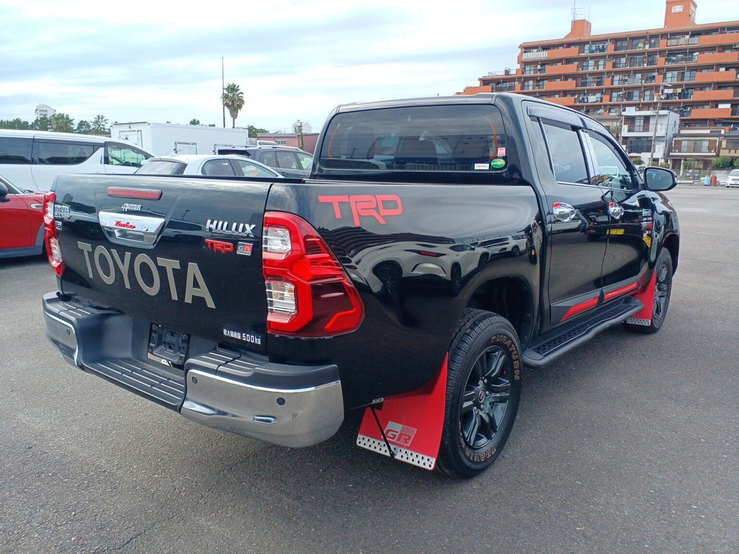 880 TOYOTA HILUX 4WD Z 2020 brand new tires, very low milage