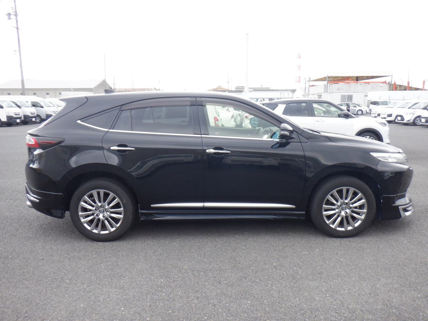 1070 TOYOTA HARRIER PREMIUM 2018 ZSU60-0155235