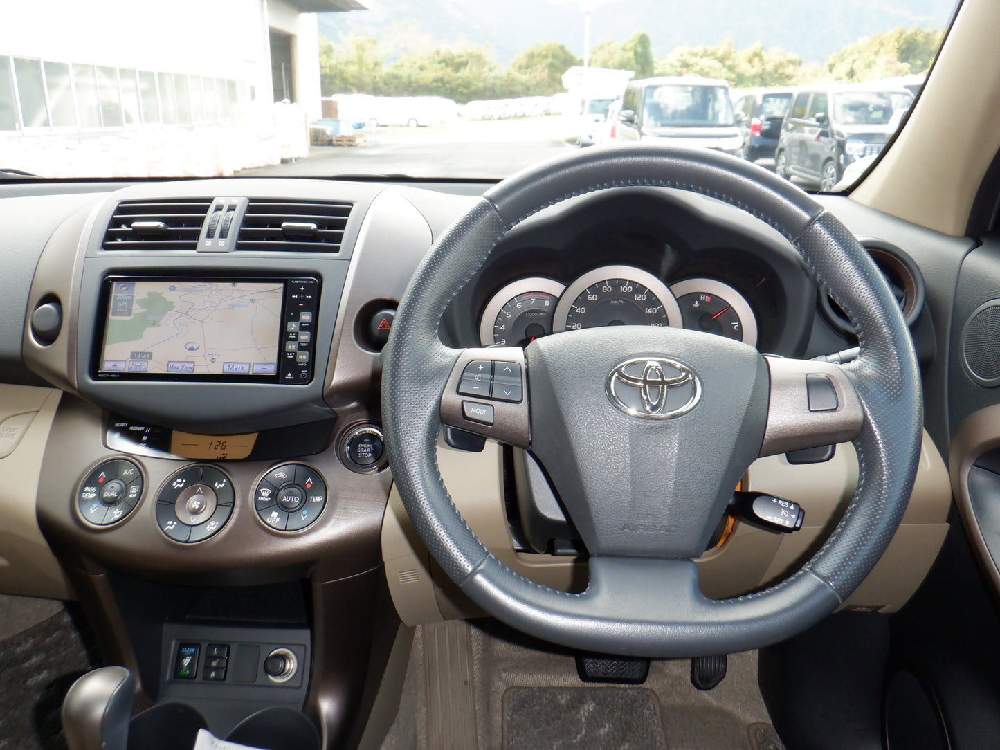 848	TOYOTA	VANGUARD	240S G PACKAGE	2011	 / 	Milage:	31,300	Km