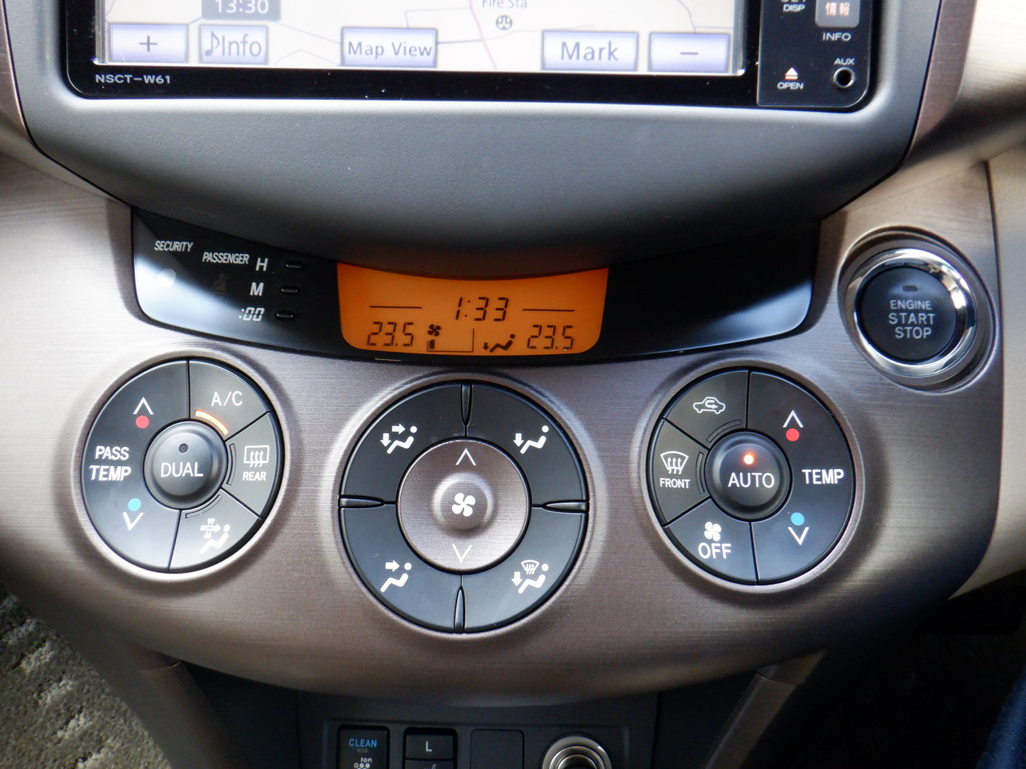848	TOYOTA	VANGUARD	240S G PACKAGE	2011	 / 	Milage:	31,300	Km