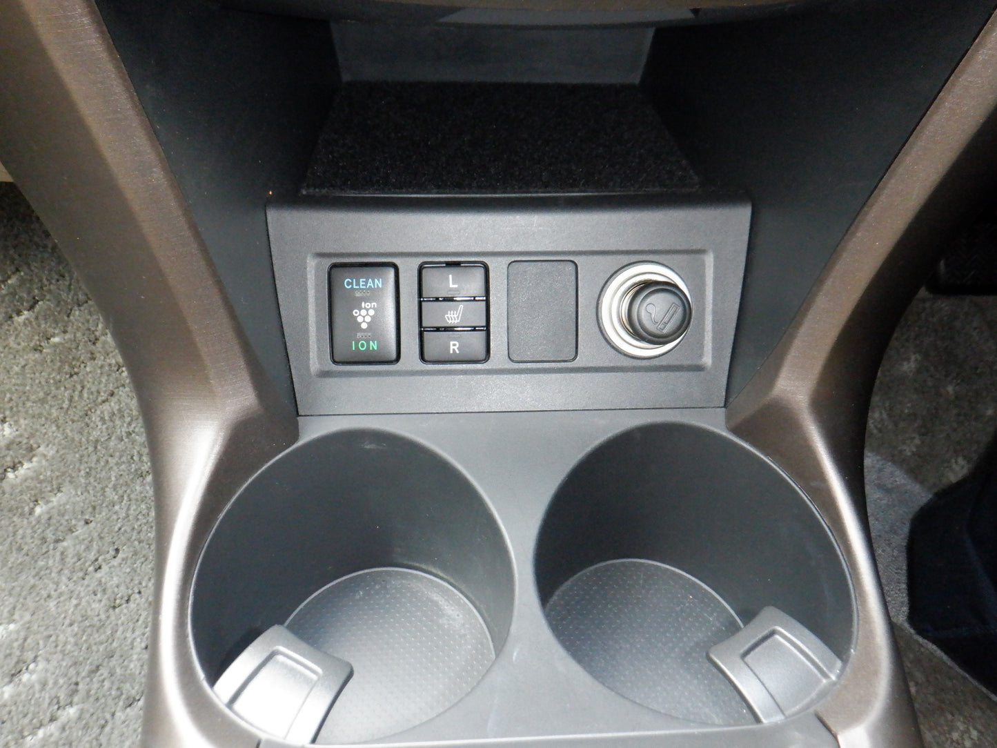 848	TOYOTA	VANGUARD	240S G PACKAGE	2011	 / 	Milage:	31,300	Km
