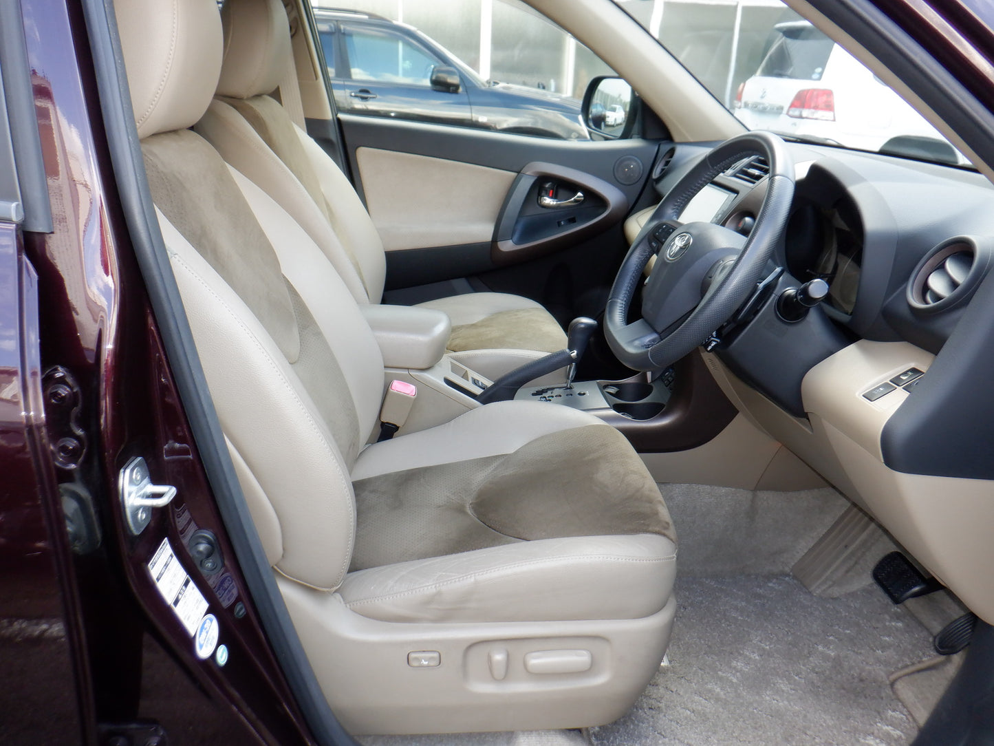848	TOYOTA	VANGUARD	240S G PACKAGE	2011	 / 	Milage:	31,300	Km
