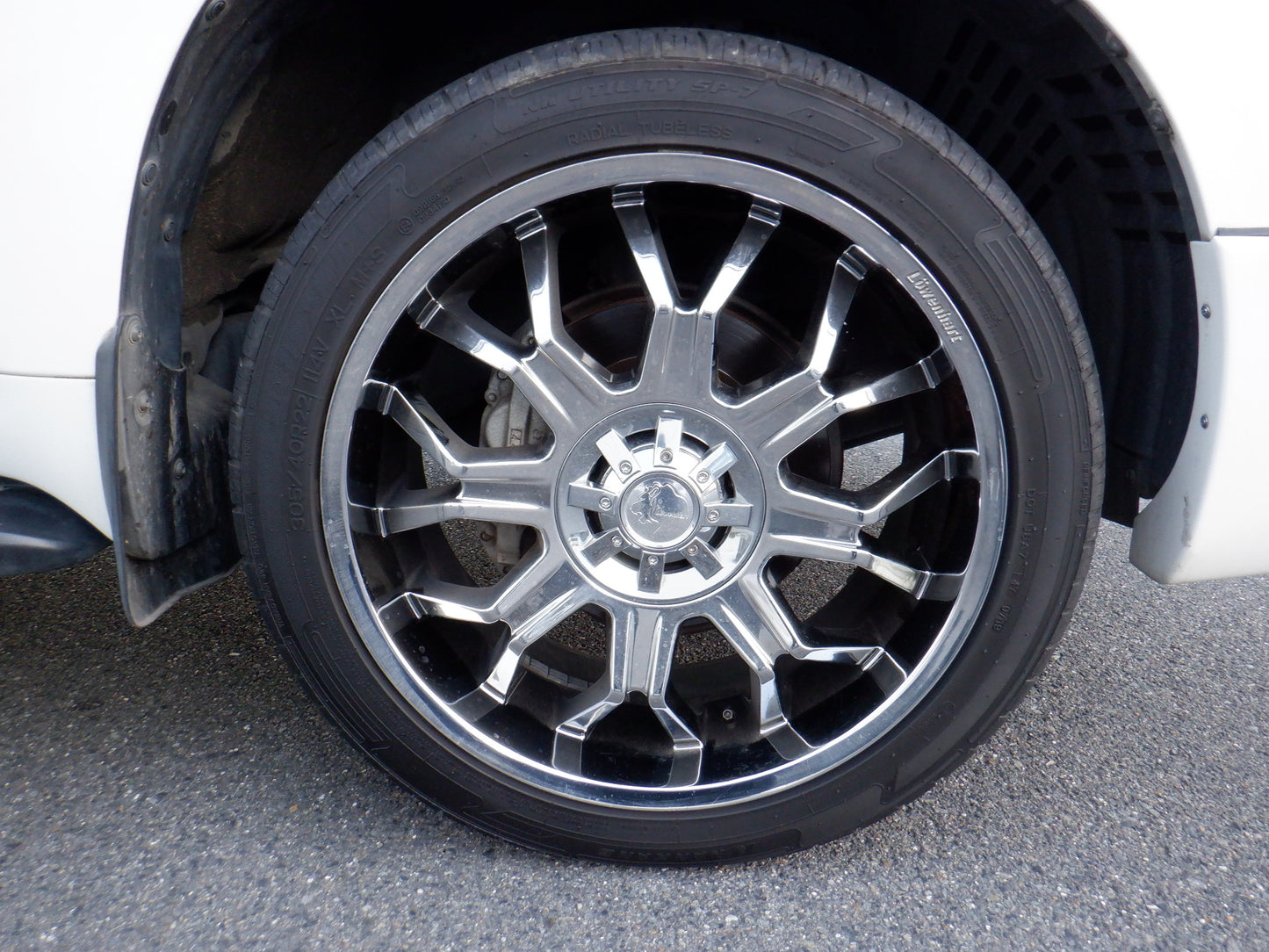841 TOYOTA	LAND CRUISER AX 2008 / Milage: 88,500Km
