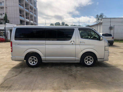 715 TOYOTA HIACE DX 2013