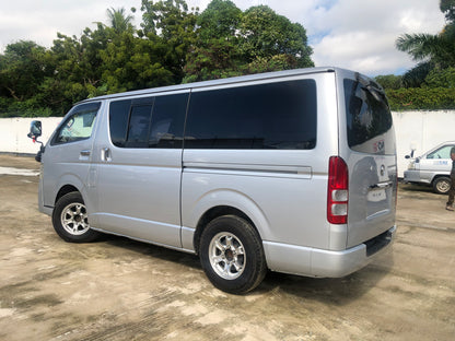 715 TOYOTA HIACE DX 2013