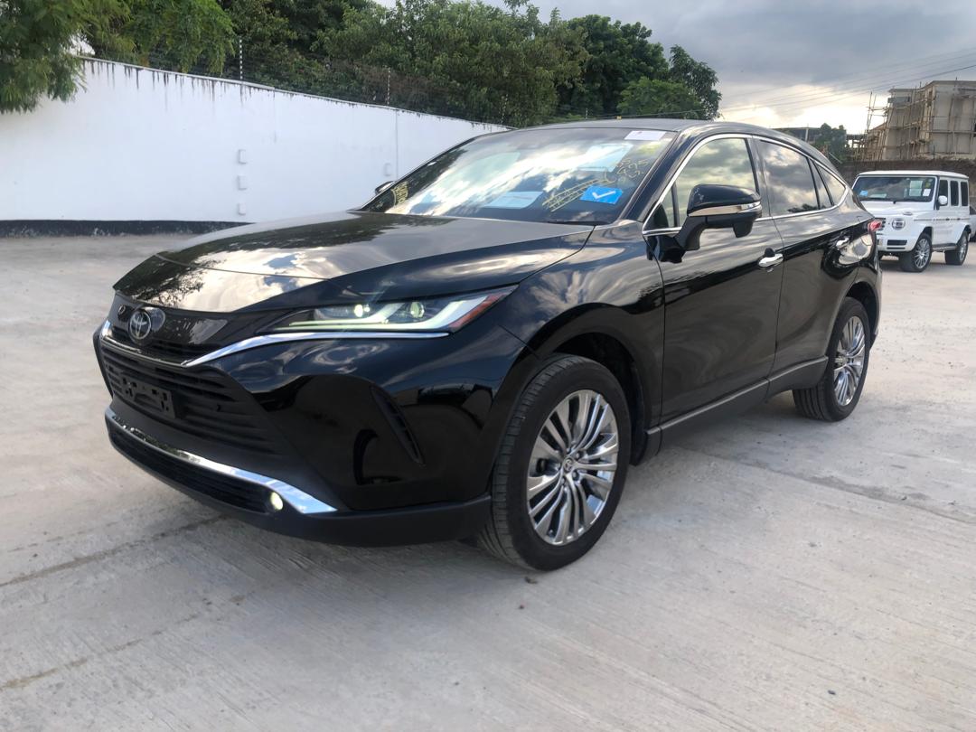 817. Toyota Harrier Z 2020
