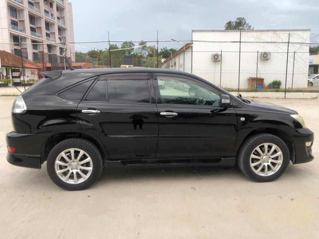 834. Toyota Harrier 240G 2009