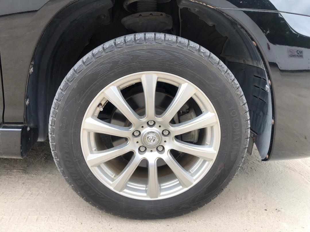834. Toyota Harrier 240G 2009