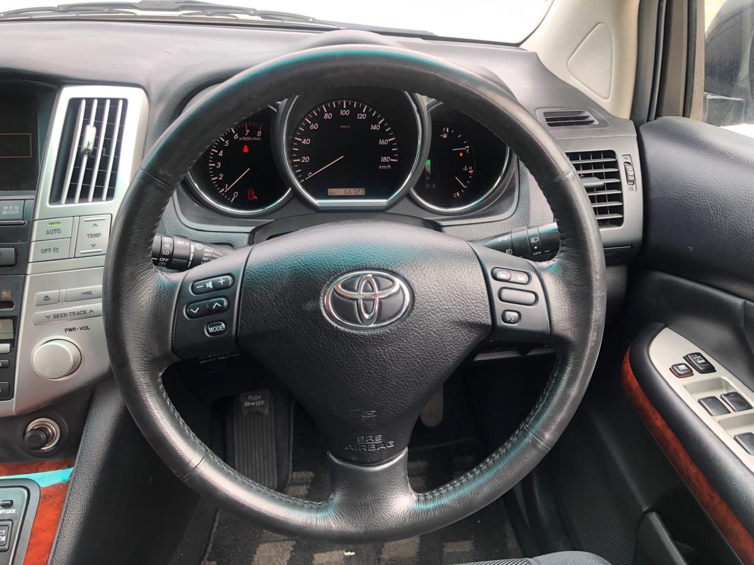 834. Toyota Harrier 240G 2009